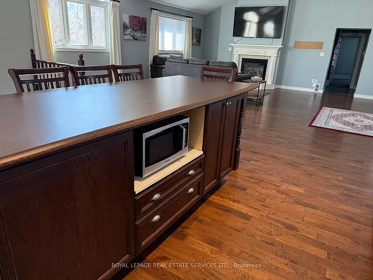 100 Essa Rd #UPPER LEVEL — Photo 11