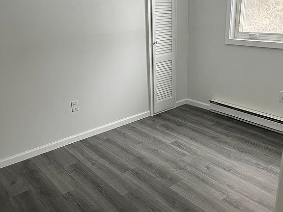4th image of 4 Clara Hill Ln #D