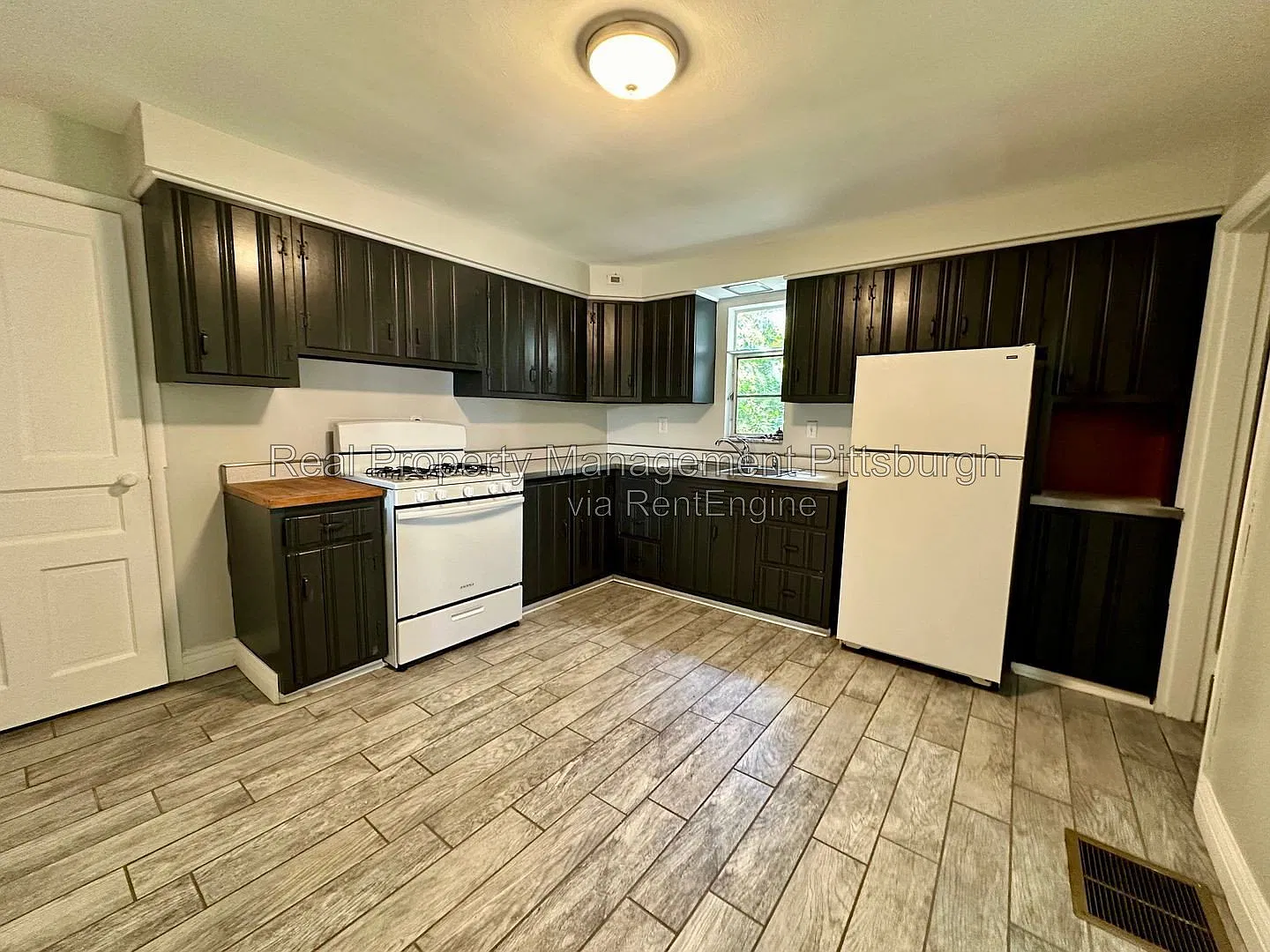 3 bed, 2.0 bath, 2018 sqft, $1,250 — Photo 4