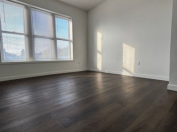 4th image of 601 Forest Ave #605-205