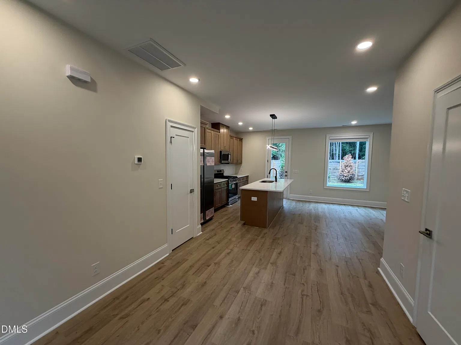 3 bed, 2.5 bath, 1812 sqft, $2,850 — Photo 2