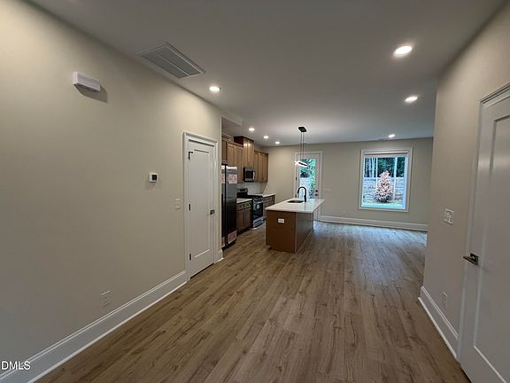 2nd image of 914 Chatham Ln