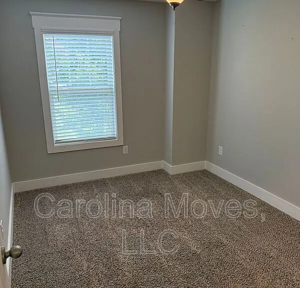 604 Springbank Aly — Photo 15