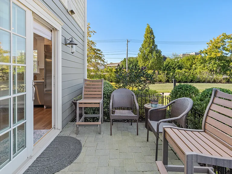 1 Village Green Dr — Photo 10