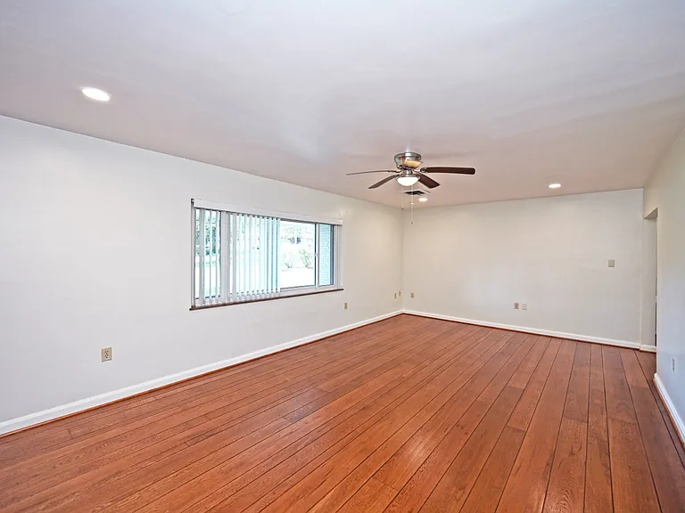 6904 Euclid Ave — Photo 13