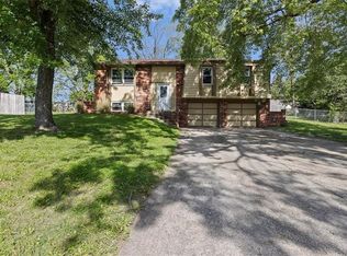 4301 NW Winslow Ct, Blue Springs, MO 64015