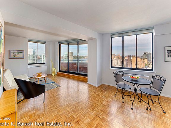 3rd image of 677 Washington St #18A