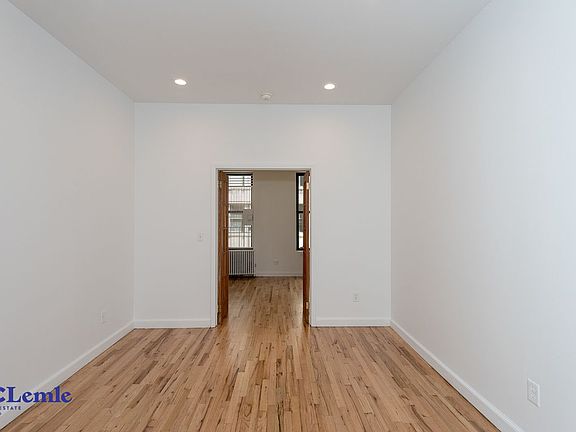 3rd image of 305 E 78th St APT 2RE