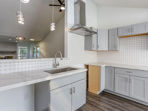 4th image of 5019 Northrup Dr