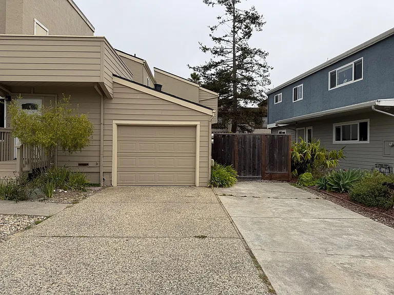 2069 Dolphin Dr — Photo 3