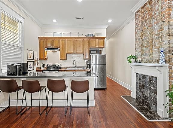 5th image of 2111 Columbus St