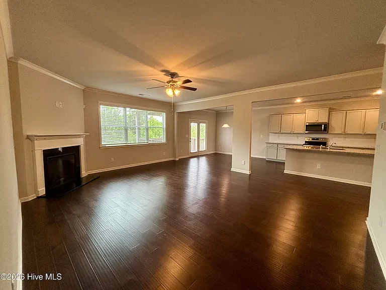 240 Callahan Dr — Photo 12