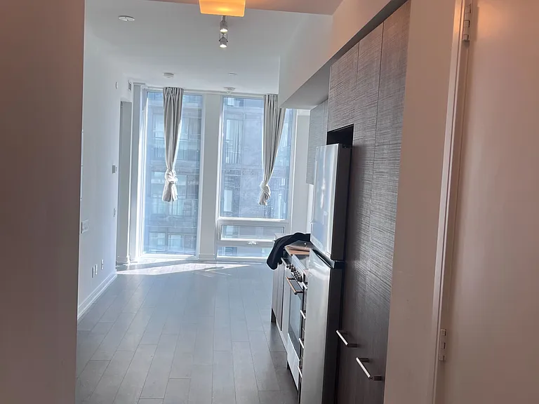28 Wellesley St E #2205 — Photo 5