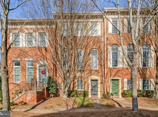 2422 N Hampton Dr, Alexandria, VA 22311