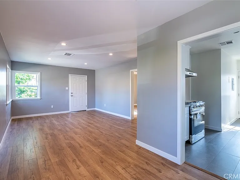 305 N Chevy Chase Dr — Photo 4