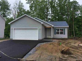 42 Parkview Ln, Glens Falls, NY 12801