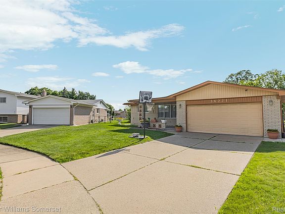 4th image of 36221 Pickwick Ct