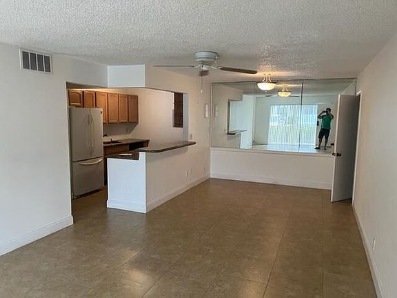 3rd image of 6387 Bayview Dr #1