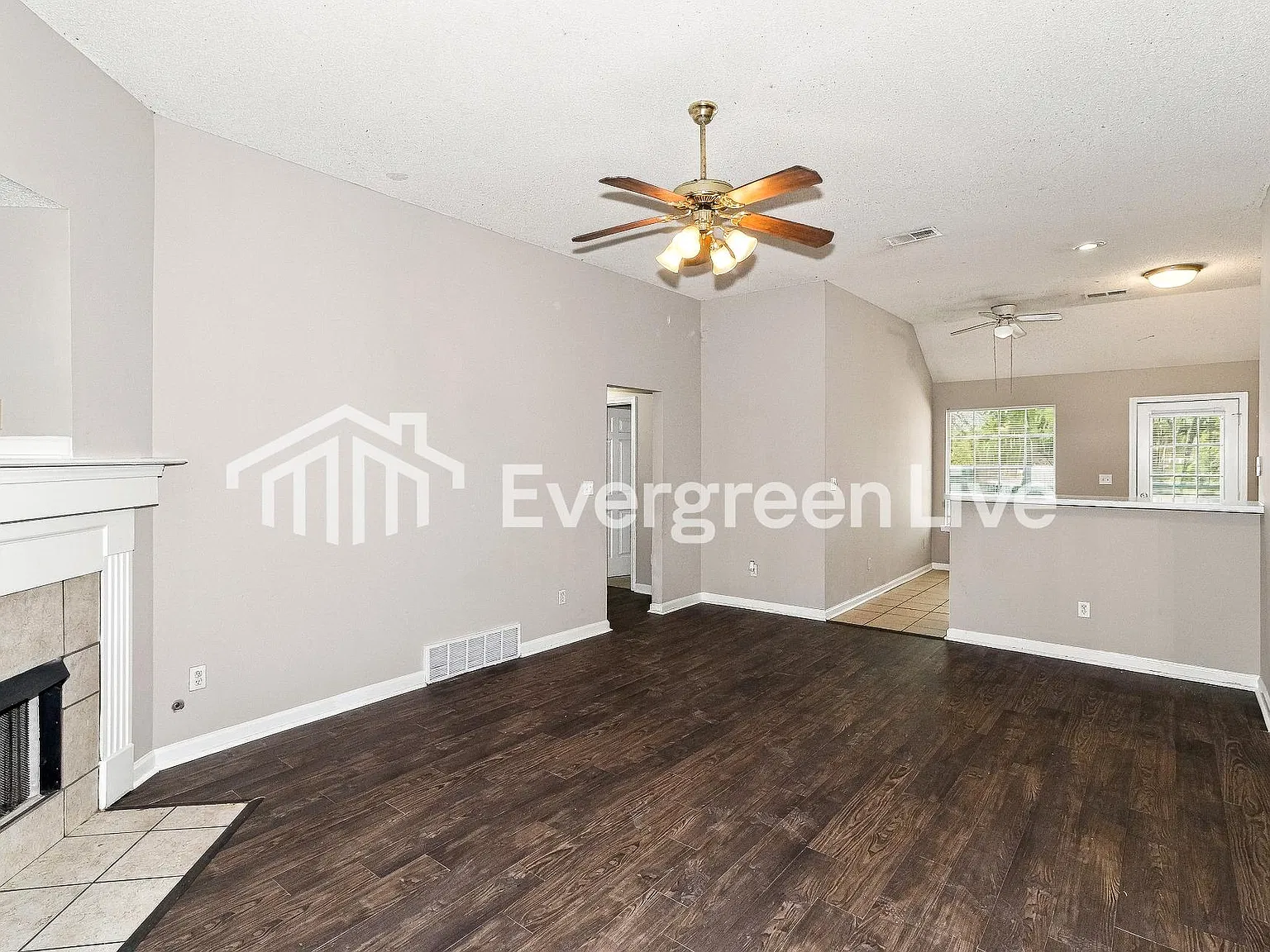 3 bed, 2.0 bath, 1396 sqft, $1,545 — Photo 4