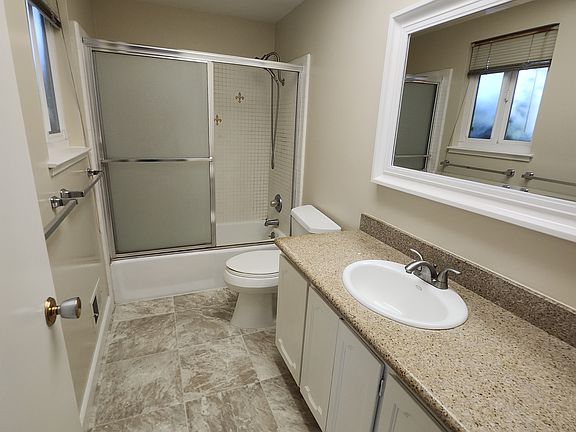 4th image of 1325 Castlemont Ave APT 1