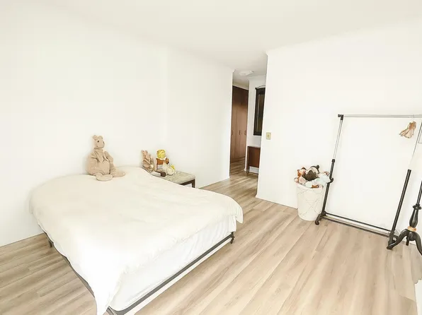 60 Oceana Drive West image 17 of 21