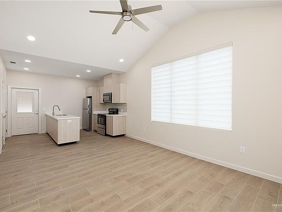 5th image of 713 Coves Ln #1