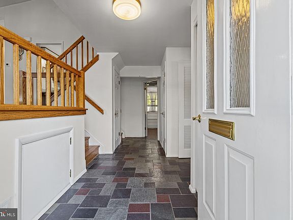 4th image of 411 Radcliffe Dr