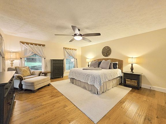 3rd image of 675 Jennifer Dr