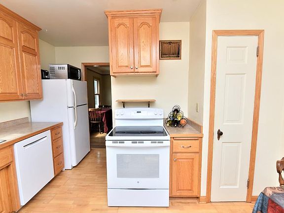 3rd image of 3004 241st Ave NW