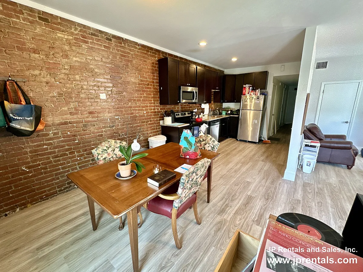Building Photo - 18 Hyde Park Ave #6