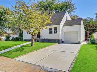 341 Ferris Rd, Seaford, NY 11783