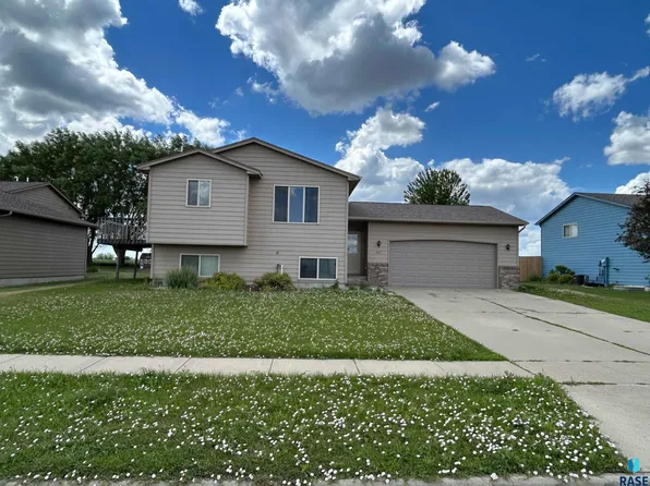 507 Almond Ave, Harrisburg, SD 57032