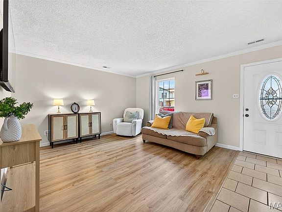 3rd image of 31 Park Charles Blvd S APT A