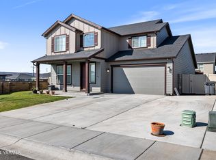 2100 Amber Loop, Yakima, WA 98901