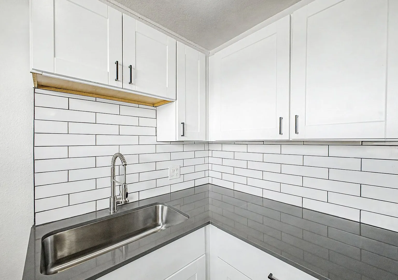 4 weeks of free rent! - Studio Near Grand Canyon University with washer/dryer! — Photo 1