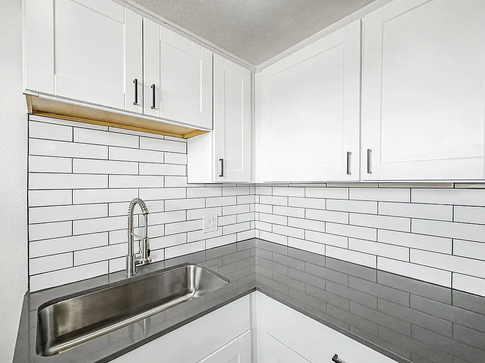 2706 W Missouri Ave #1