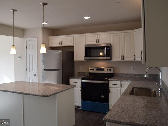 4th image of 130 Veery Way