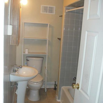 3rd image of 933 W Market St