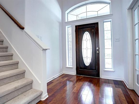 3rd image of 10024 Hidden Falls Dr