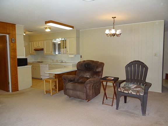 4th image of 404 E Harriet St