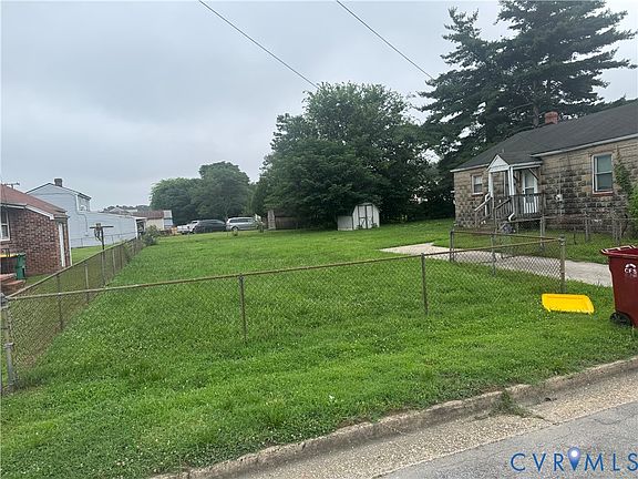 3rd image of 207 N Old Church St