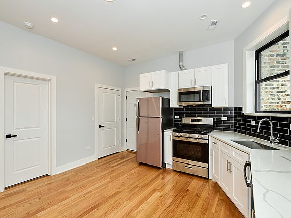 3rd image of 4220 S Calumet Ave #2W