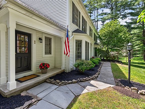 4th image of 9 Lily Pond Ln