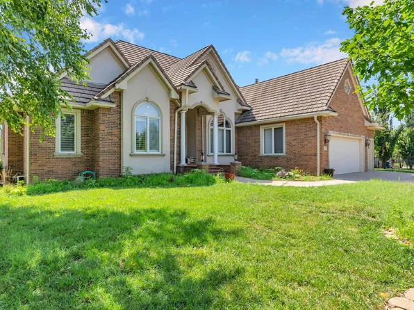 618 18th Fairway, Andover, KS 67002