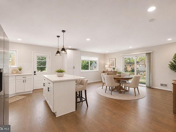 5th image of 8259 Spring Knoll Dr