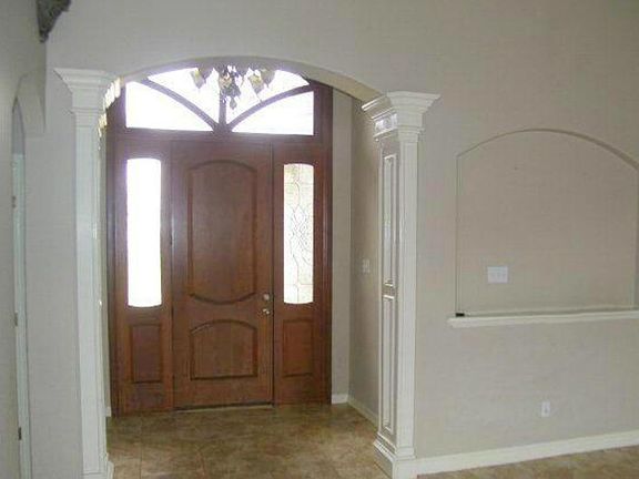 3rd image of 6821 Round Table St