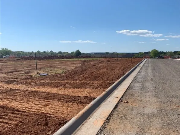 65 Waggoner Ln, Barling, AR 72923