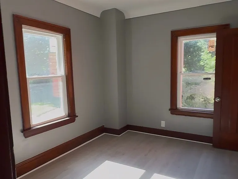 3 bed, 1.0 bath, 1230 sqft, $1,450 — Photo 11