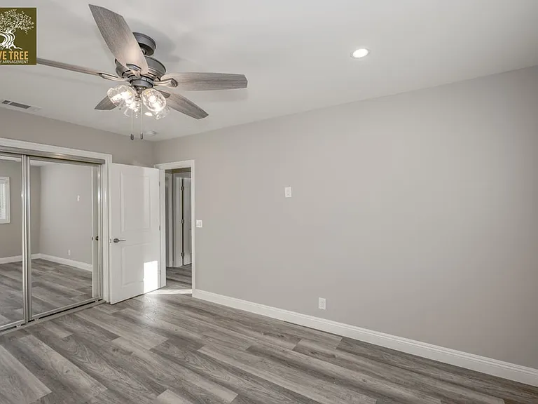917 W Colorado Blvd — Photo 10