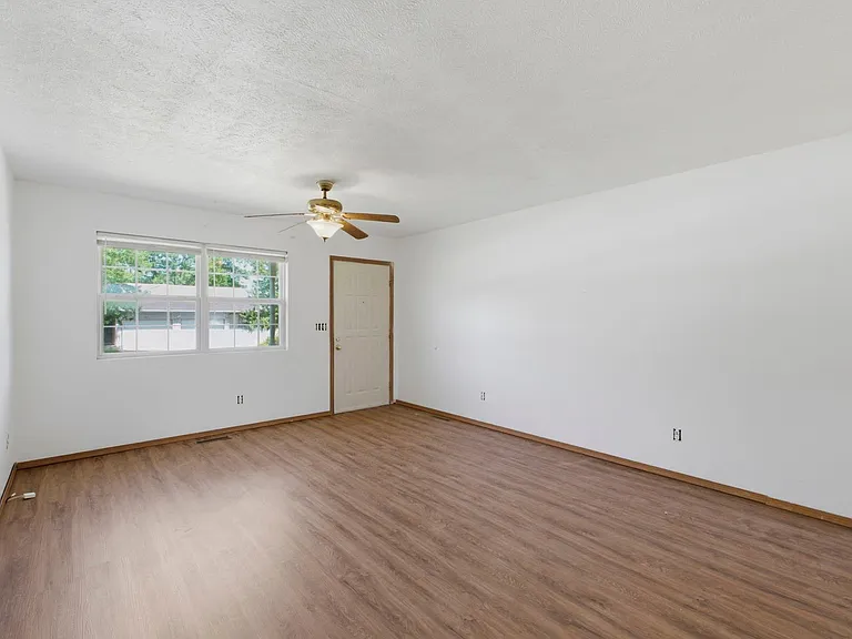 126 W Terrace Ct — Photo 12
